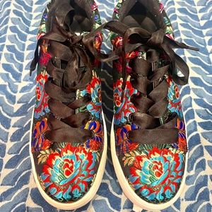 Steve Madden Embroidered Sneaker, Size 8.5